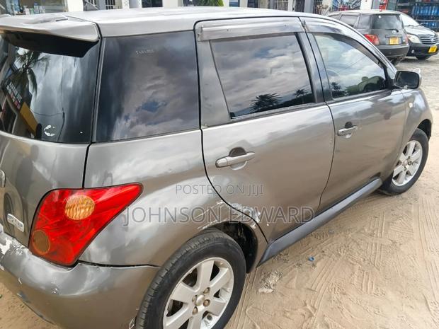 Toyota IST 2004 Gray