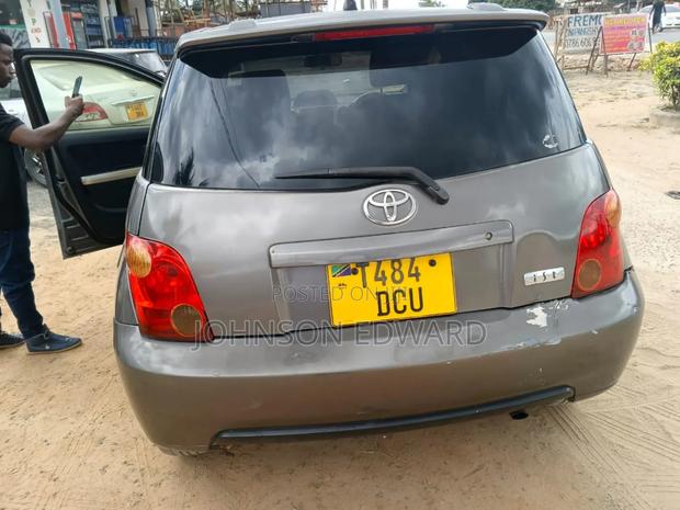 Toyota IST 2004 Gray