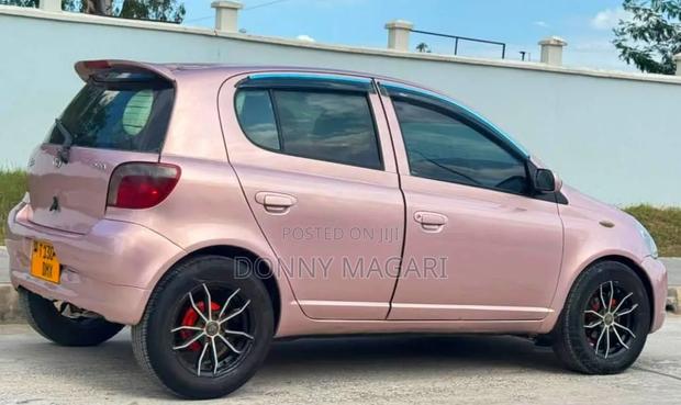 Toyota Vitz 2004 Pink
