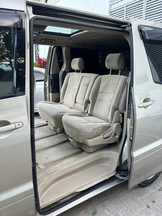 Toyota Alphard 2005 Silver