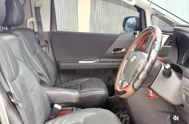 Toyota Vellfire V 2.4 4WD 7-Seater 2011 Black