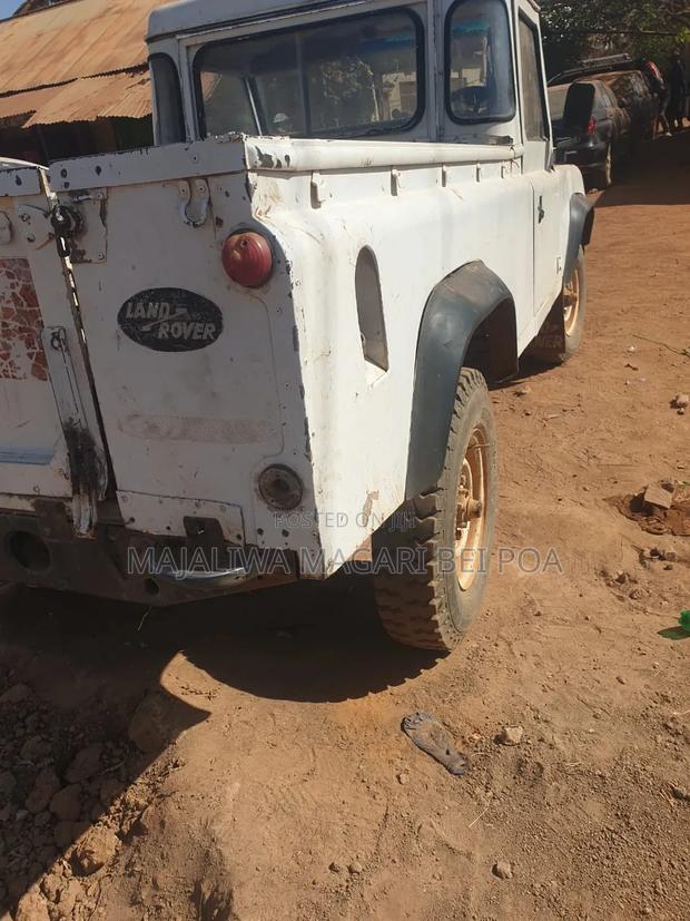 Land Rover Defender 2026 White