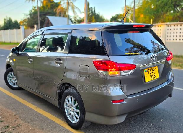 Toyota Wish 2012 Gray