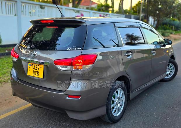 Toyota Wish 2012 Gray
