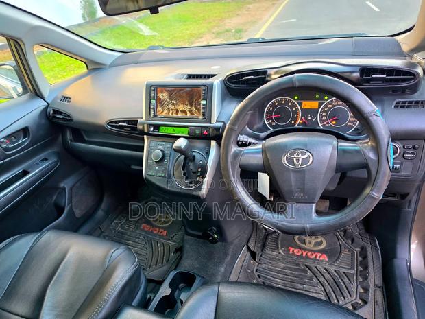 Toyota Wish 2012 Gray