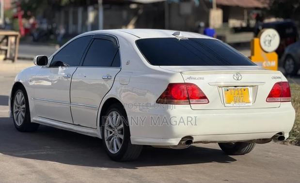Toyota Crown 2006 White