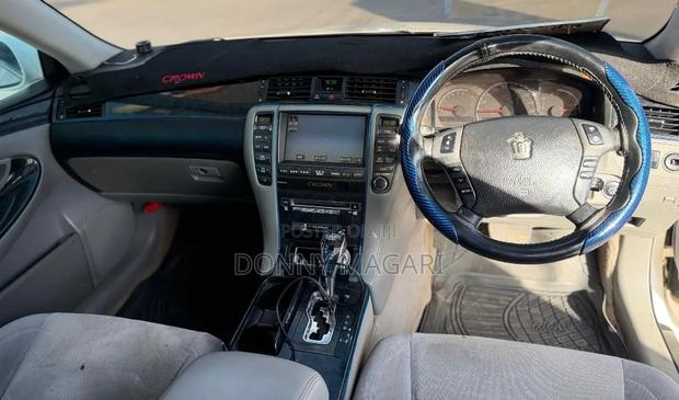 Toyota Crown 2006 White