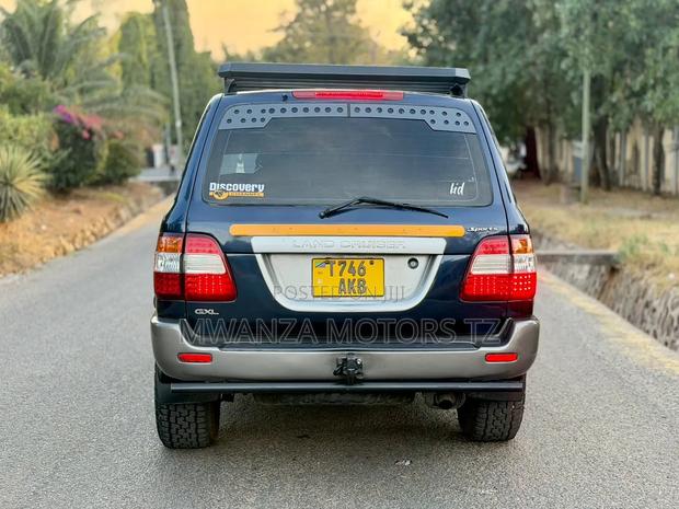 Toyota Land Cruiser 2004 Blue