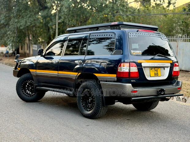 Toyota Land Cruiser 2004 Blue