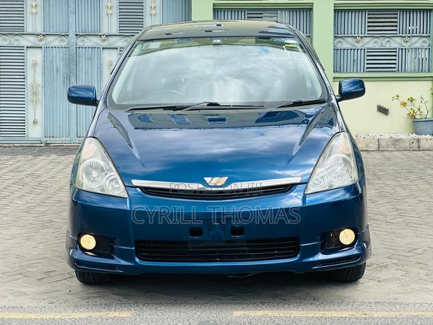 Toyota Wish 2005 Blue