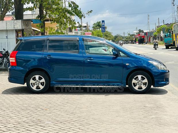 Toyota Wish 2005 Blue