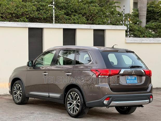 Mitsubishi Outlander 2015 Gray