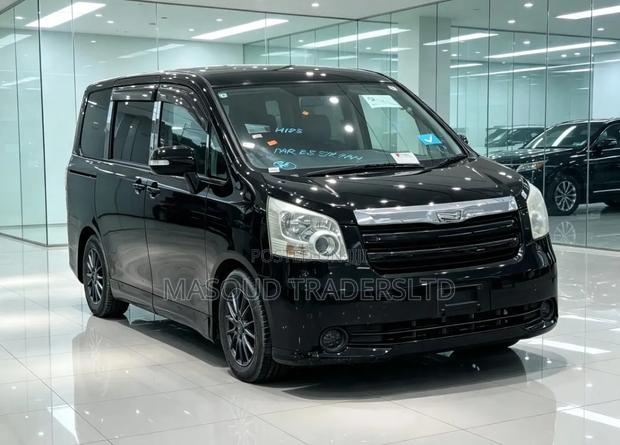 Toyota Noah 2.0 143hp YY AWD (5 Seater) 2007 Matt Black