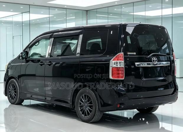 Toyota Noah 2.0 143hp YY AWD (5 Seater) 2007 Matt Black