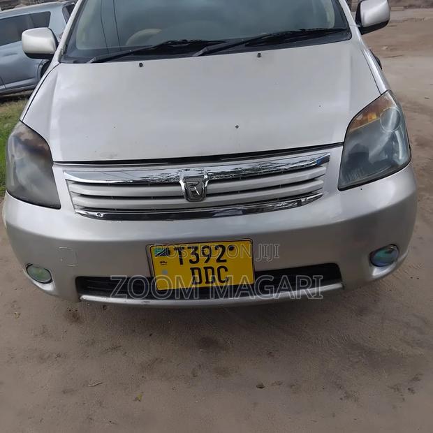 Toyota Raum 2004 Silver