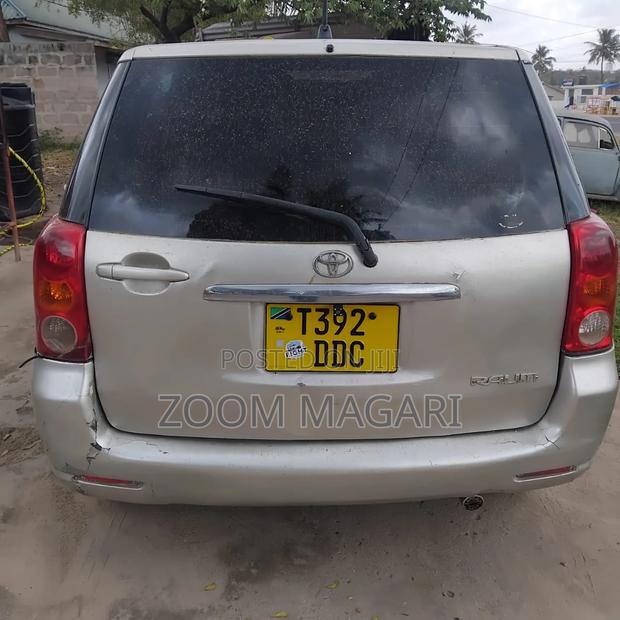 Toyota Raum 2004 Silver