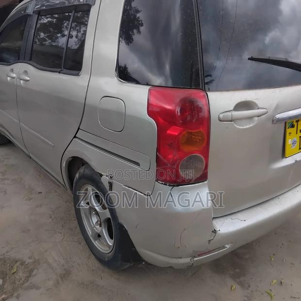 Toyota Raum 2004 Silver