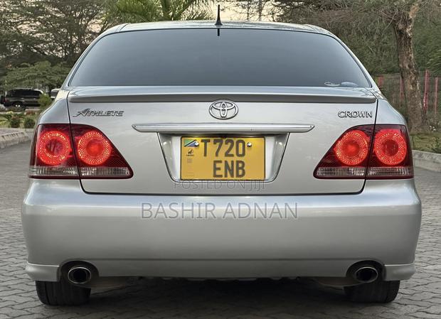 Toyota Crown 2006 Silver