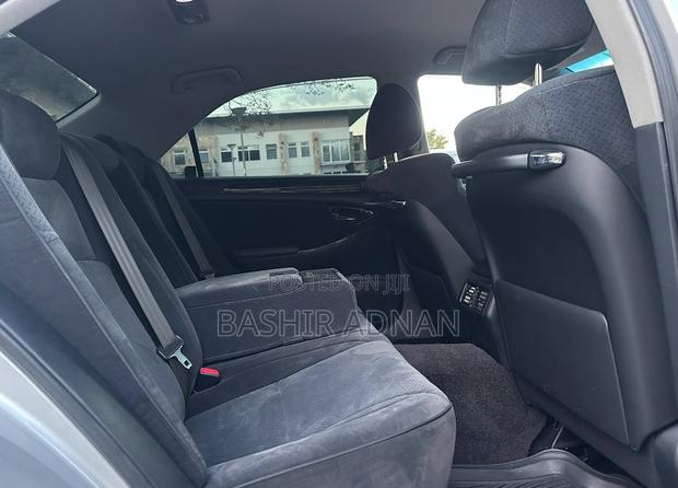 Toyota Crown 2006 Silver