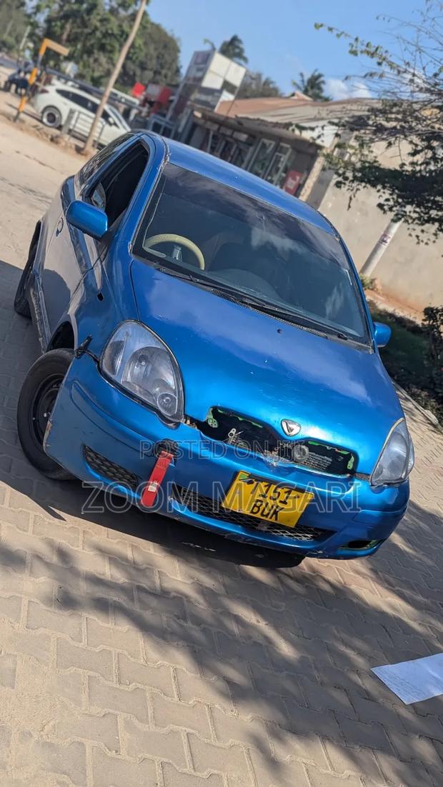 Toyota Vitz 2004 Blue