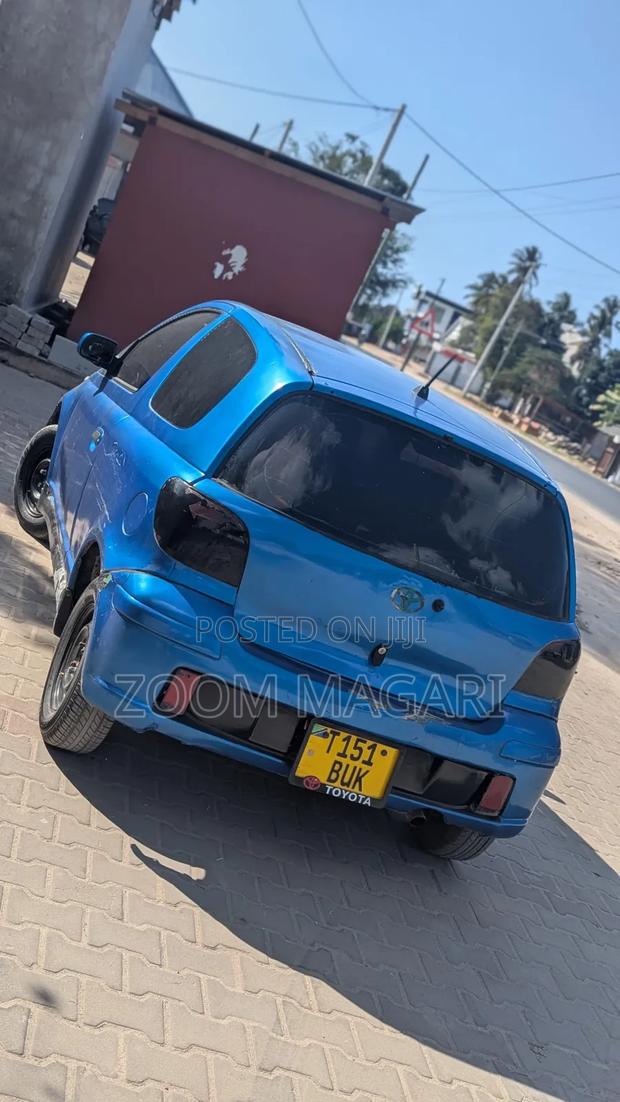 Toyota Vitz 2004 Blue