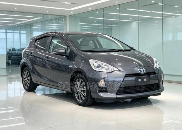 Toyota Aqua 2012 Gray