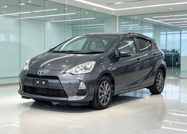 Toyota Aqua 2012 Gray