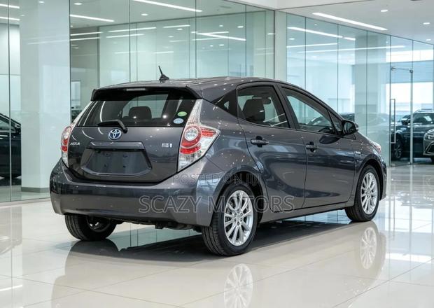 Toyota Aqua 2012 Gray