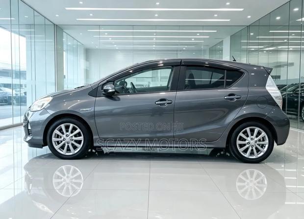 Toyota Aqua 2012 Gray