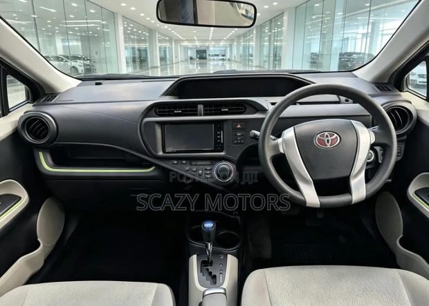 Toyota Aqua 2012 Gray
