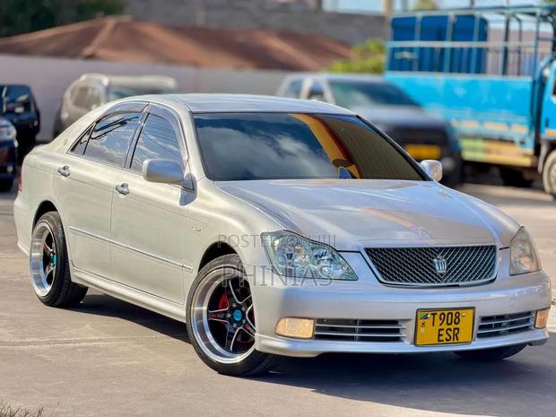 Toyota Crown 2006 Silver