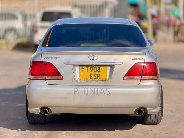 Toyota Crown 2006 Silver