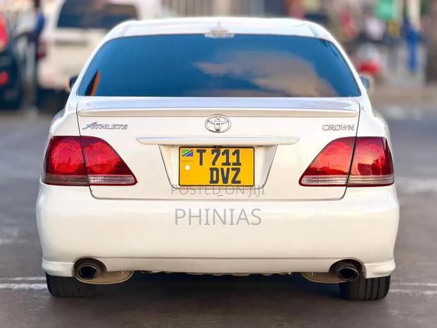 Toyota Crown 2006 White