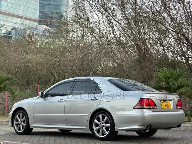 Toyota Crown 2006 Silver