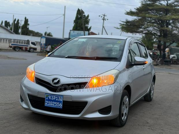 Toyota Vitz 2006 Silver