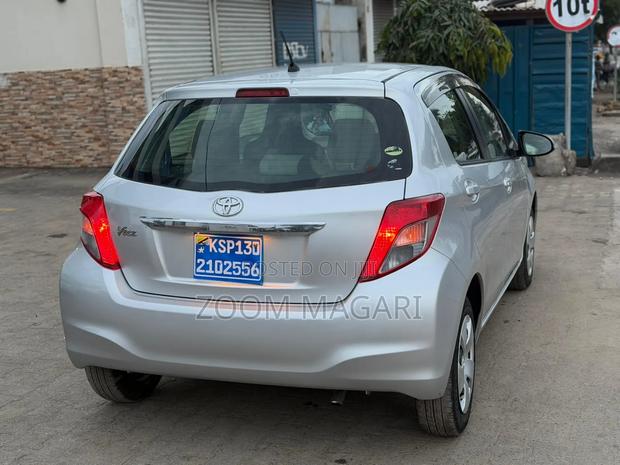 Toyota Vitz 2006 Silver