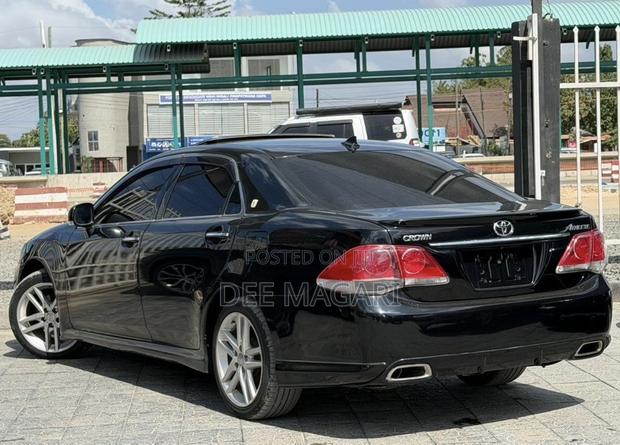 Toyota Crown 2011 Black