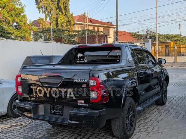 Toyota Hilux 2023 Black