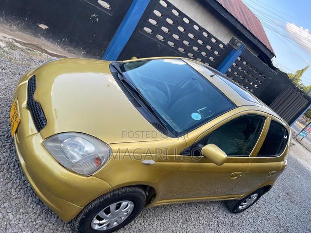 Toyota Vitz 1.0 FWD 5dr 2003 Gold