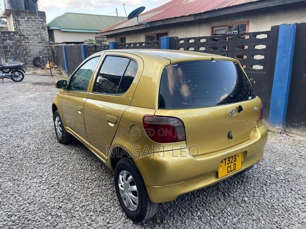 Toyota Vitz 1.0 FWD 5dr 2003 Gold
