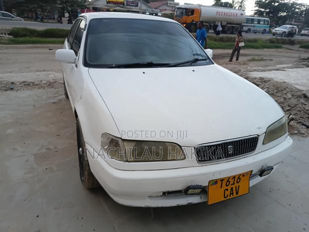 Toyota Sprinter 2000 White