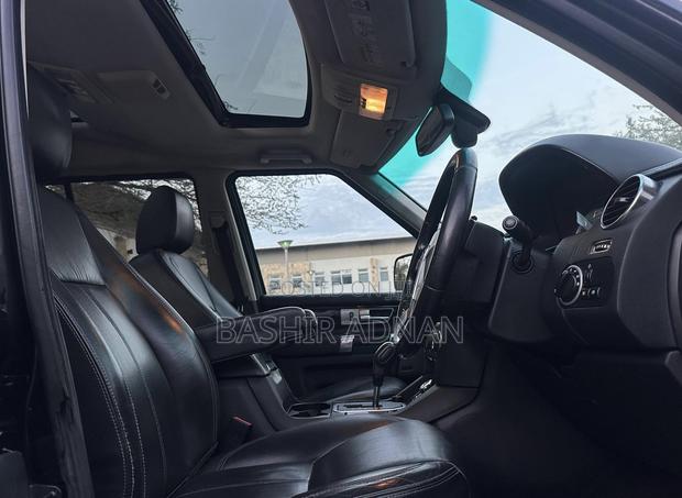Land Rover Discovery 2015 Matt Black