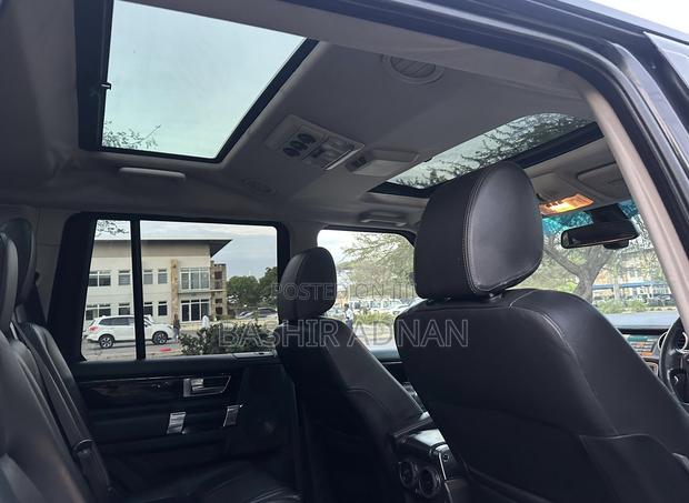 Land Rover Discovery 2015 Matt Black