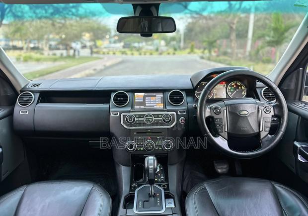 Land Rover Discovery 2015 Matt Black