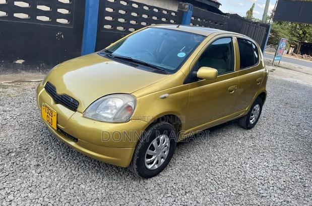 Toyota Vitz 1.0 FWD 3dr 2004 Gold