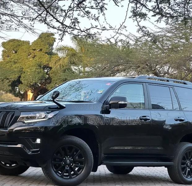 Toyota Land Cruiser Prado 2022 Black