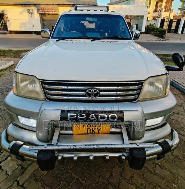 Toyota Land Cruiser Prado 2004 White