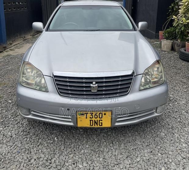 Toyota Crown Royale 2005 Silver
