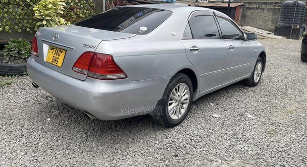 Toyota Crown Royale 2005 Silver