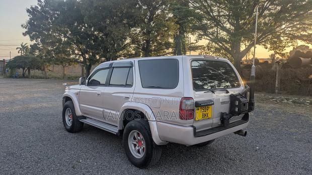 Toyota Hilux Surf 2.7 SSR 2000 Pearl